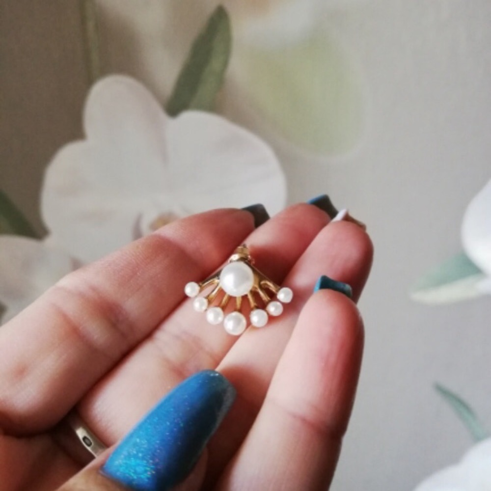 🆕 4/$20 Pearl Explosion Earring Studs - Picture 5 of 5
